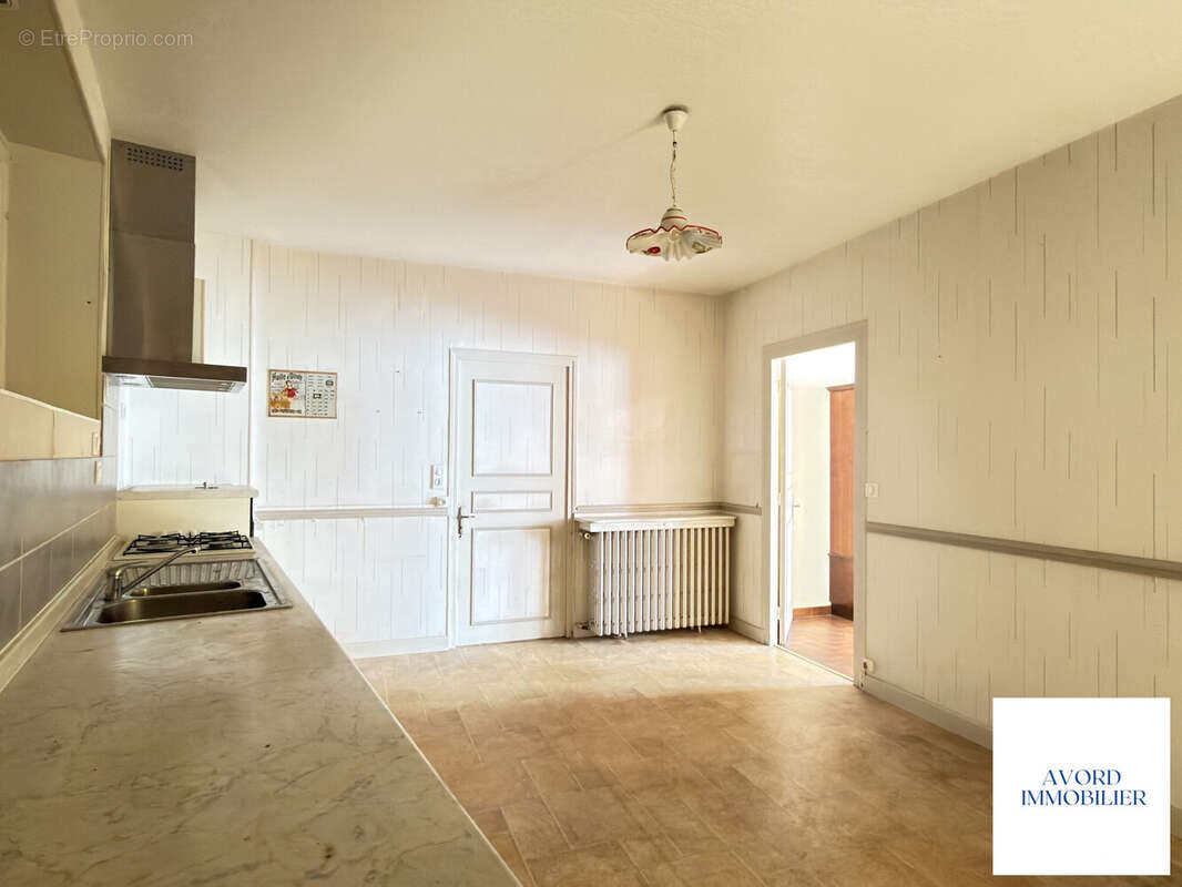 Maison à AZY