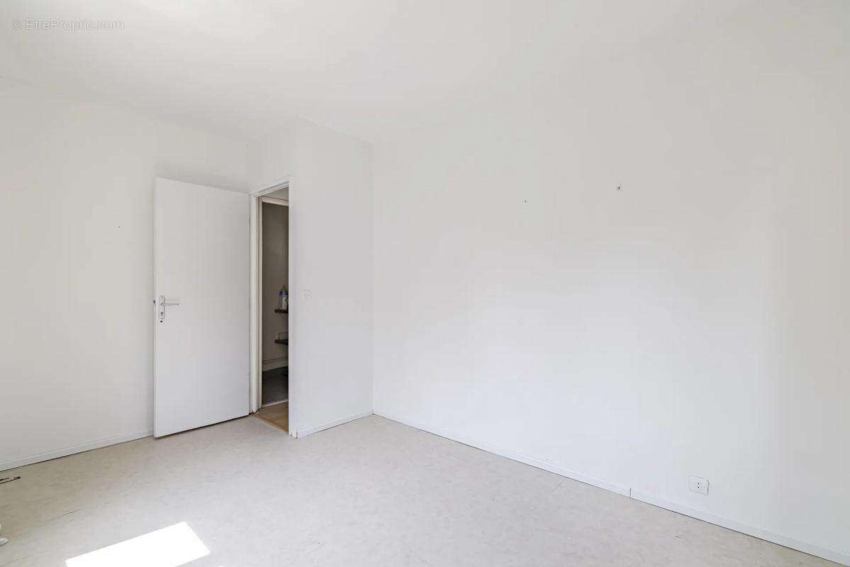 Appartement T4 de 79 m² à Trappes - photo 9