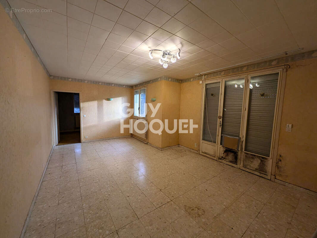 Maison à LAROQUE-DES-ARCS