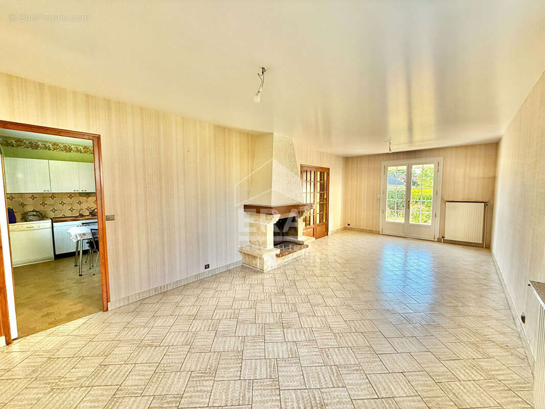 Maison à SAINT-JEAN-DE-BRAYE