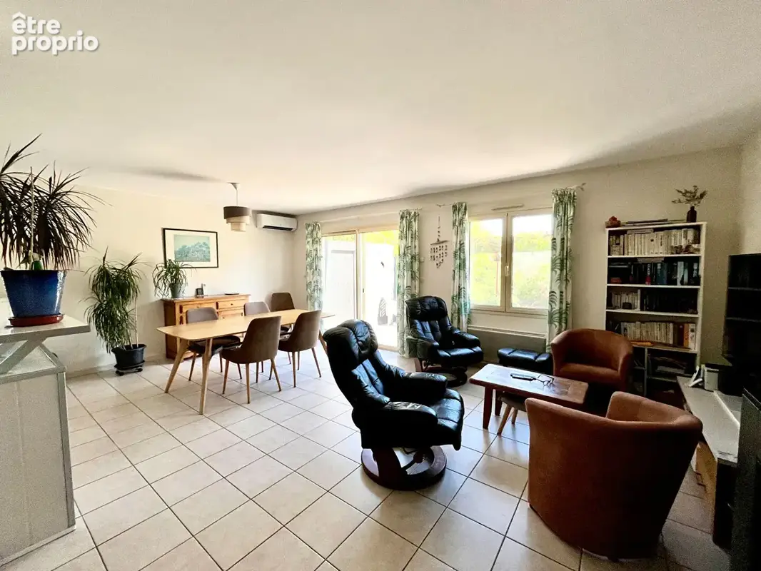 À VENDRE  Maison individuelle de plain-pied avec piscine et dépendance à Aubignan - photo 9
