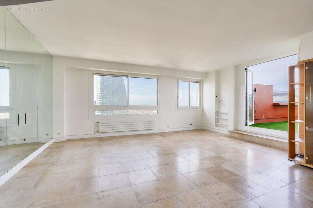 Appartement à COURBEVOIE