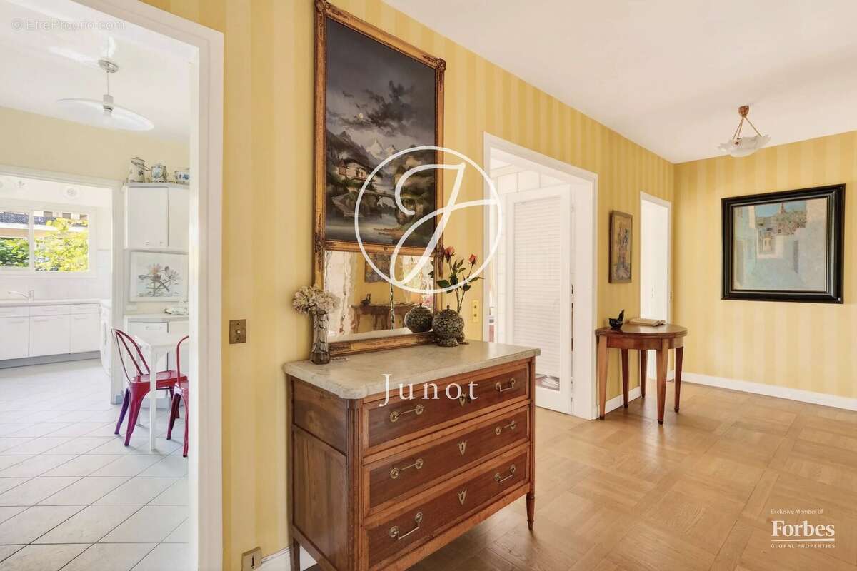 Appartement à VILLE-D'AVRAY