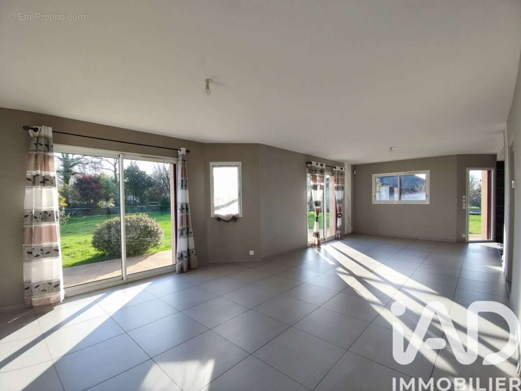 Photo 2 - Maison à PLOUGONVEN