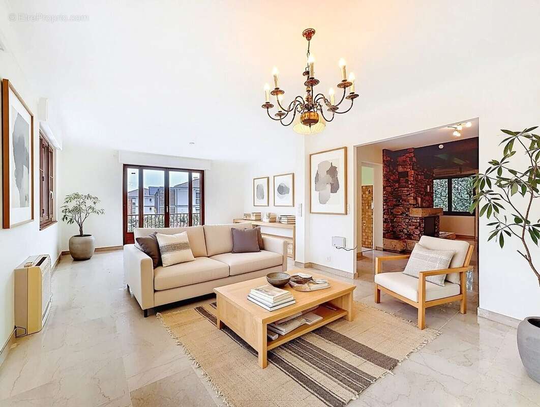 Maison à CHENS-SUR-LEMAN