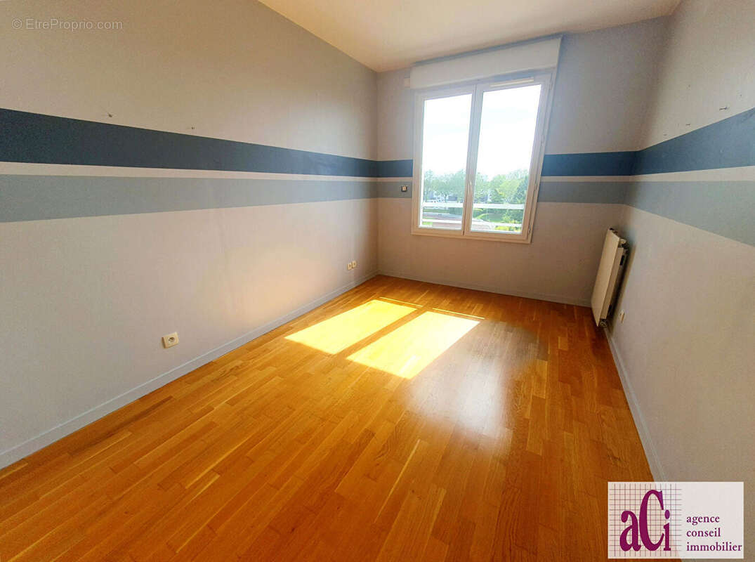 Appartement à FRESNES