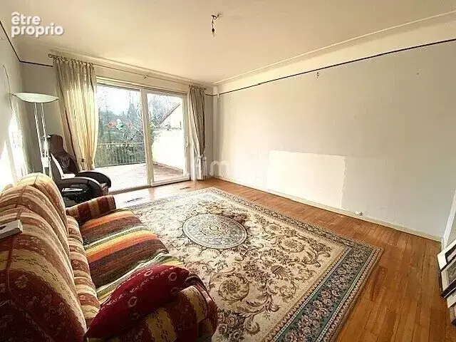 Maison mitoyenne- 286m² habitables sur terrain de 8 ares - photo 3