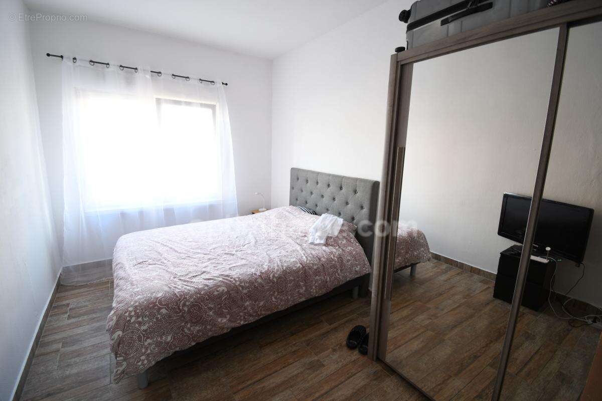 Immeuble complet - 3 appartements - places parking - photo 4