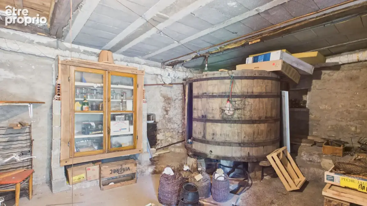Grande maison dans le bourg sans vis à vis, avec terrain et dépendances - photo 19