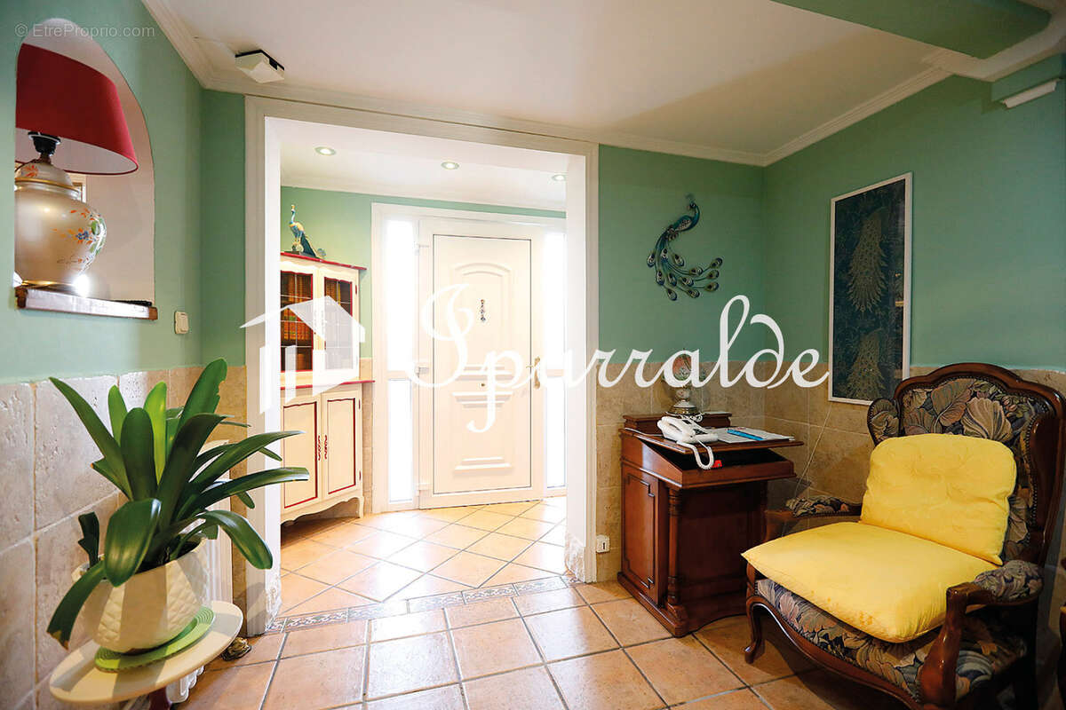 Grande maison familiale F5 lumineuse avec garage, double terrasse et beaux volumes - photo 13
