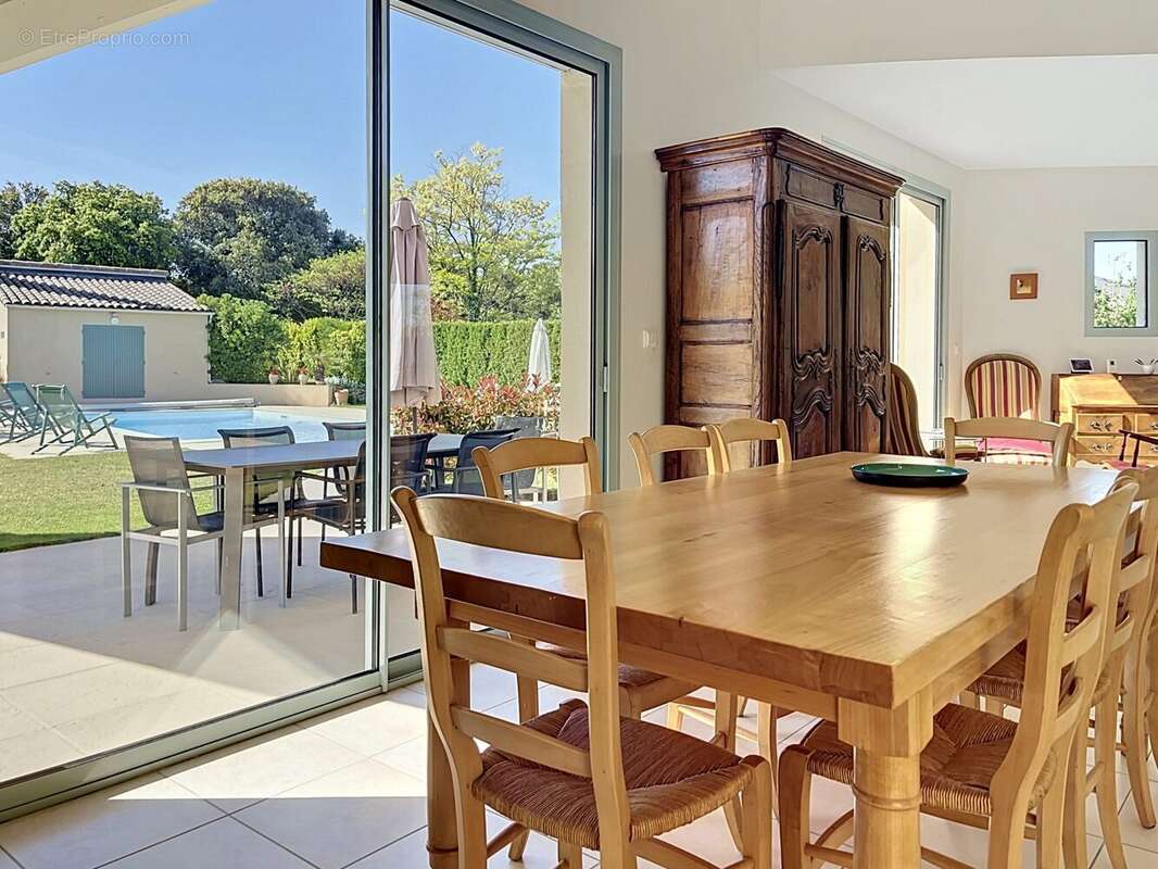 Maison 240 m² à La Roque-Sur-Pernes  - photo 5