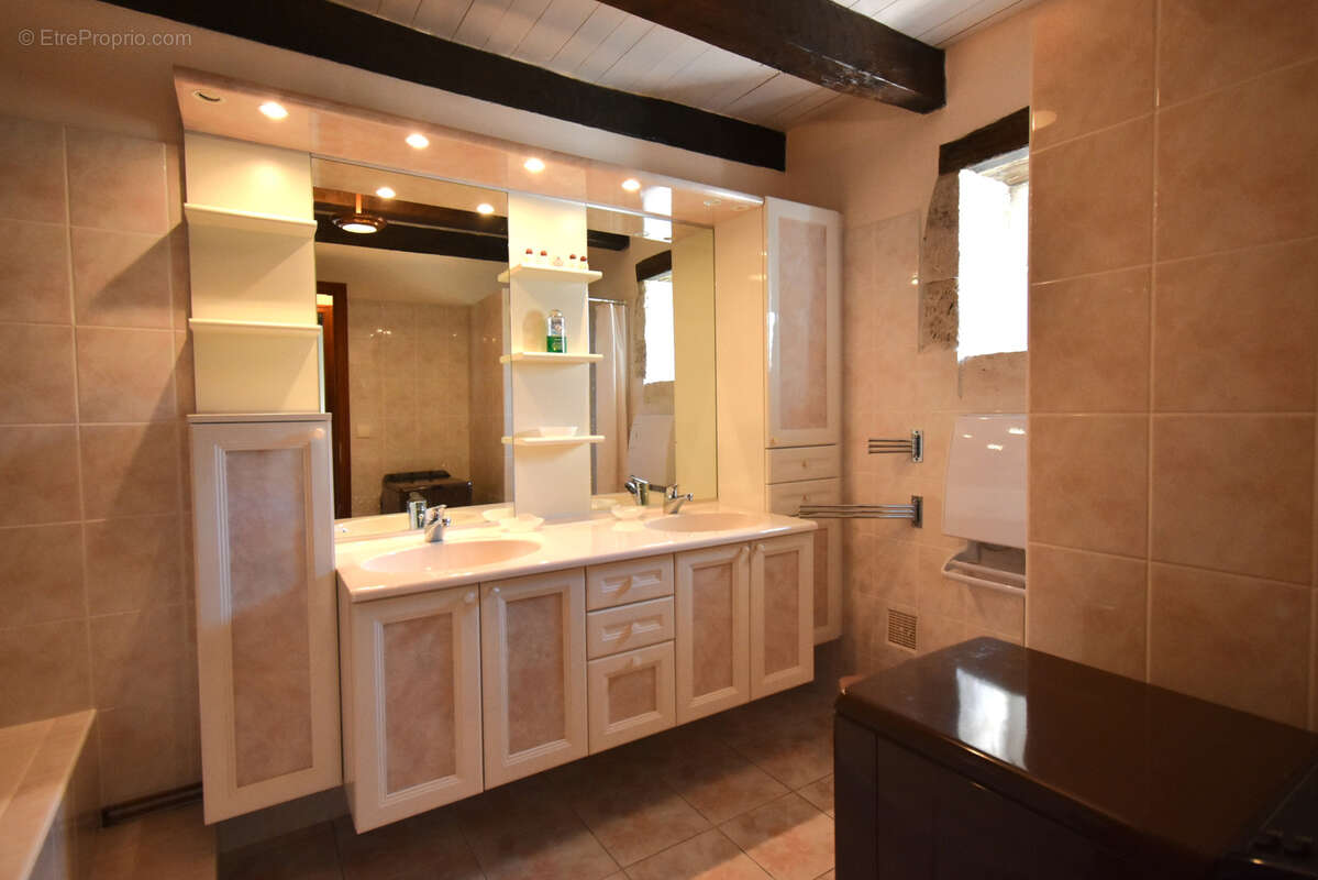 Maison à MONTAIGU-DE-QUERCY