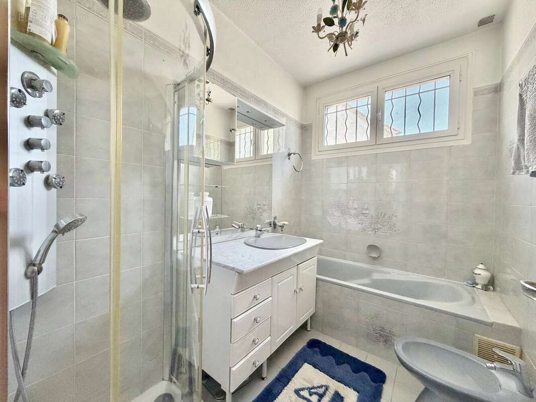 Maison à VERRIERES-LE-BUISSON