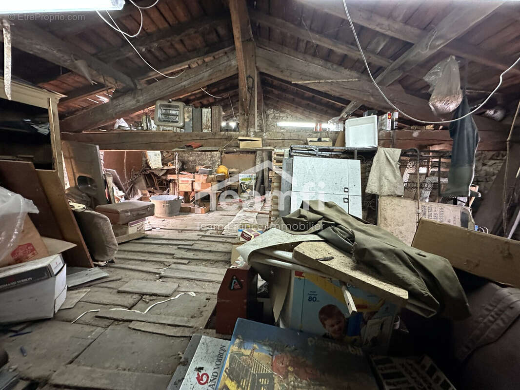 Maison à LA MONNERIE-LE-MONTEL