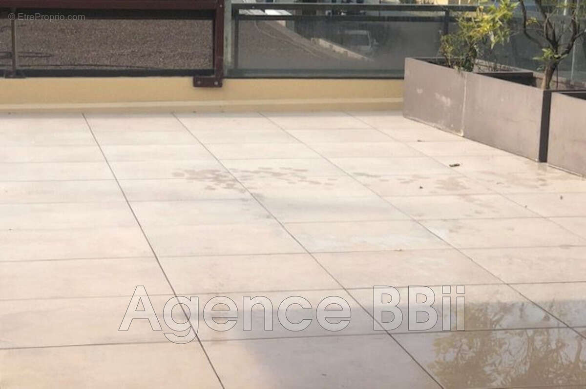 Appartement à SAINT-LAURENT-DU-VAR