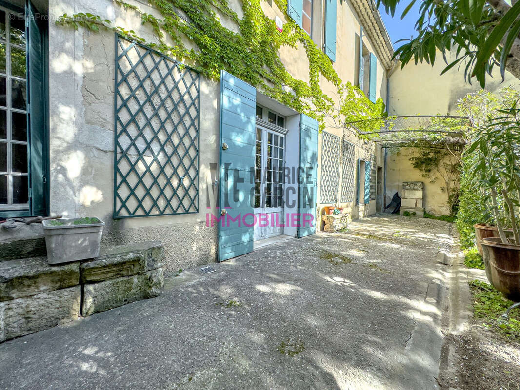 Maison à PERNES-LES-FONTAINES