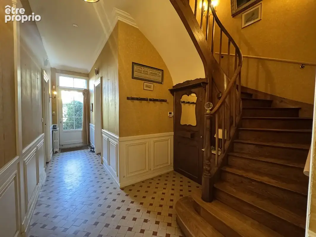 Exclusivité dans l'Hyper centre Rochefort : Maison de caractère 170m²  Jardin, Garage et dépendance aménagée - photo 5