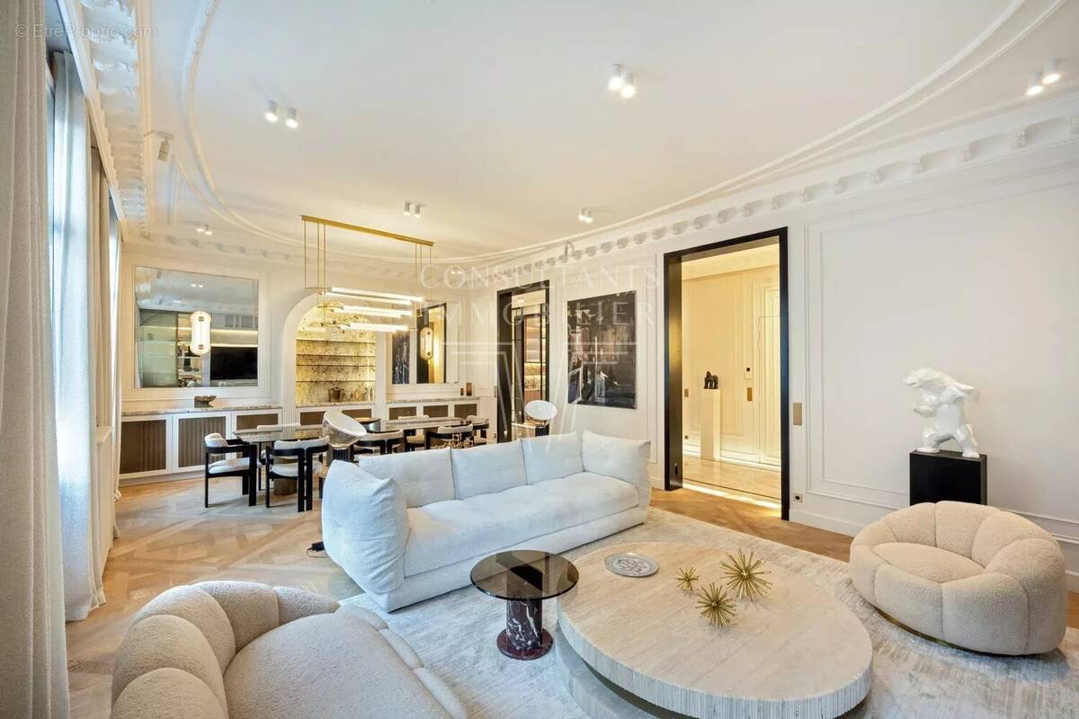 Appartement à PARIS-16E