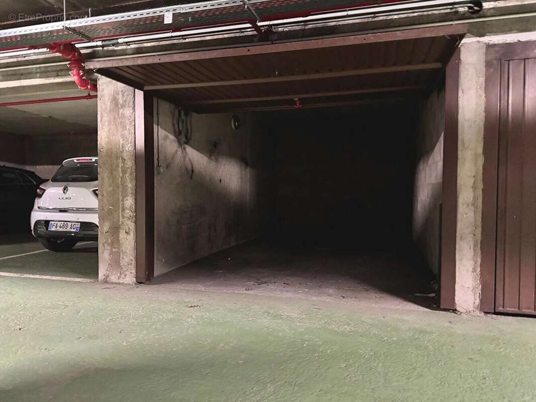 Parking à PARIS-15E