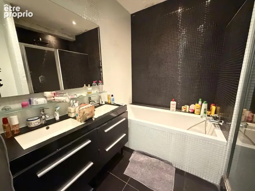A proximité de la place de l'etoile,appartement de standing de 91,03 m2 de 4 pièces au 5 éme étage avec ascens - photo 11