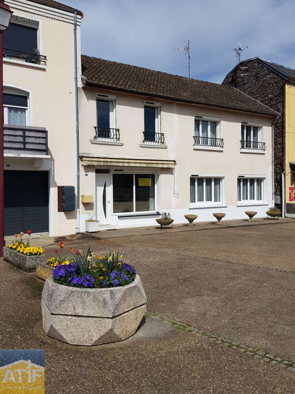 Maison à LE MAYET-DE-MONTAGNE