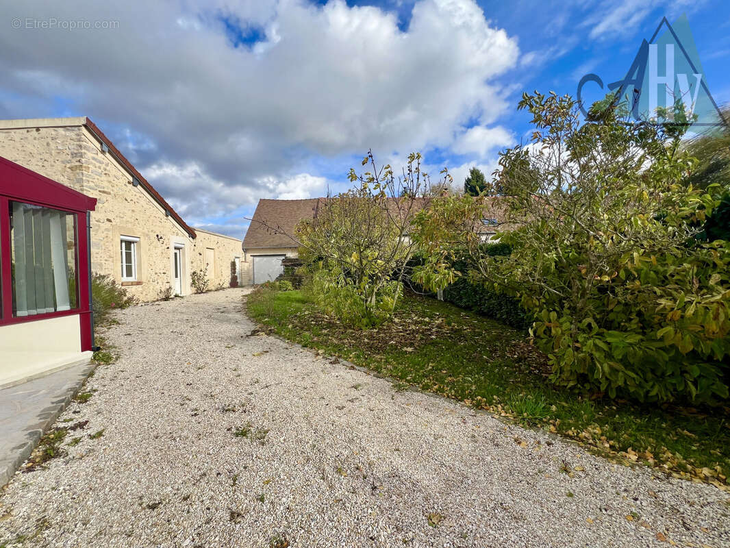 Maison à LOUAN-VILLEGRUIS-FONTAINE