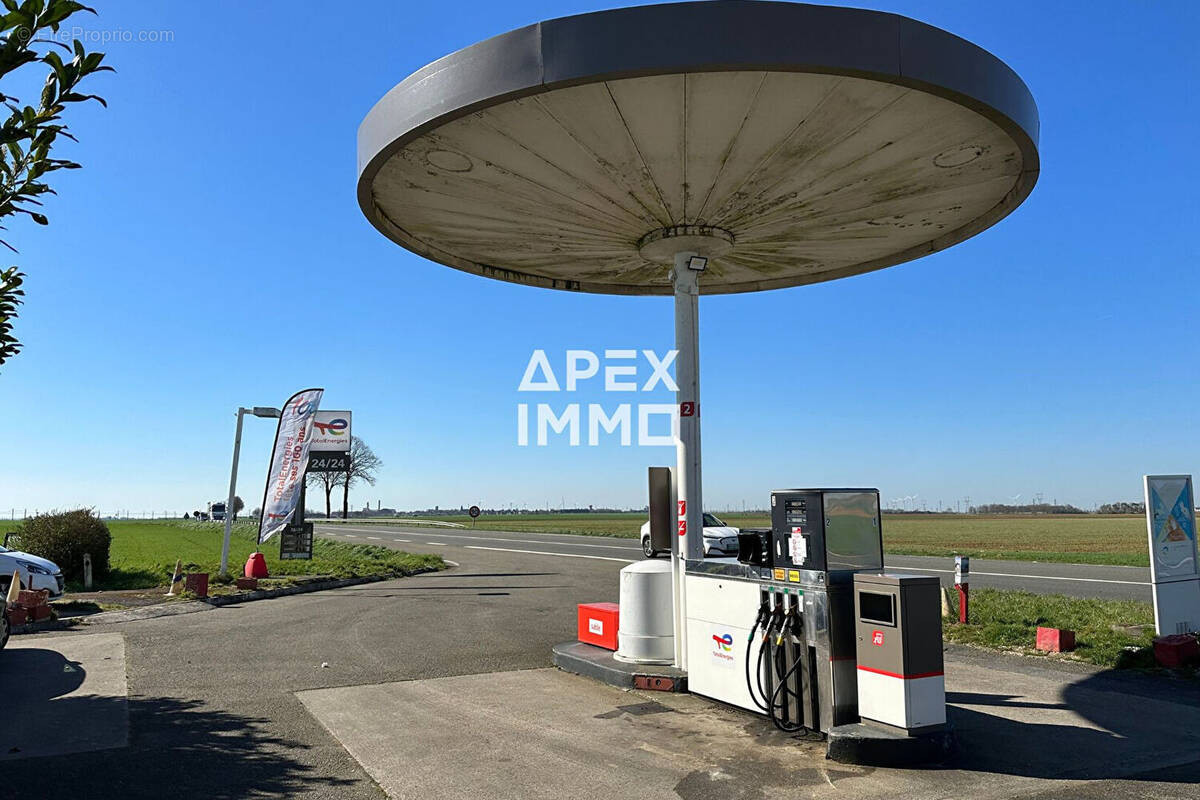 Commerce à OINVILLE-SAINT-LIPHARD