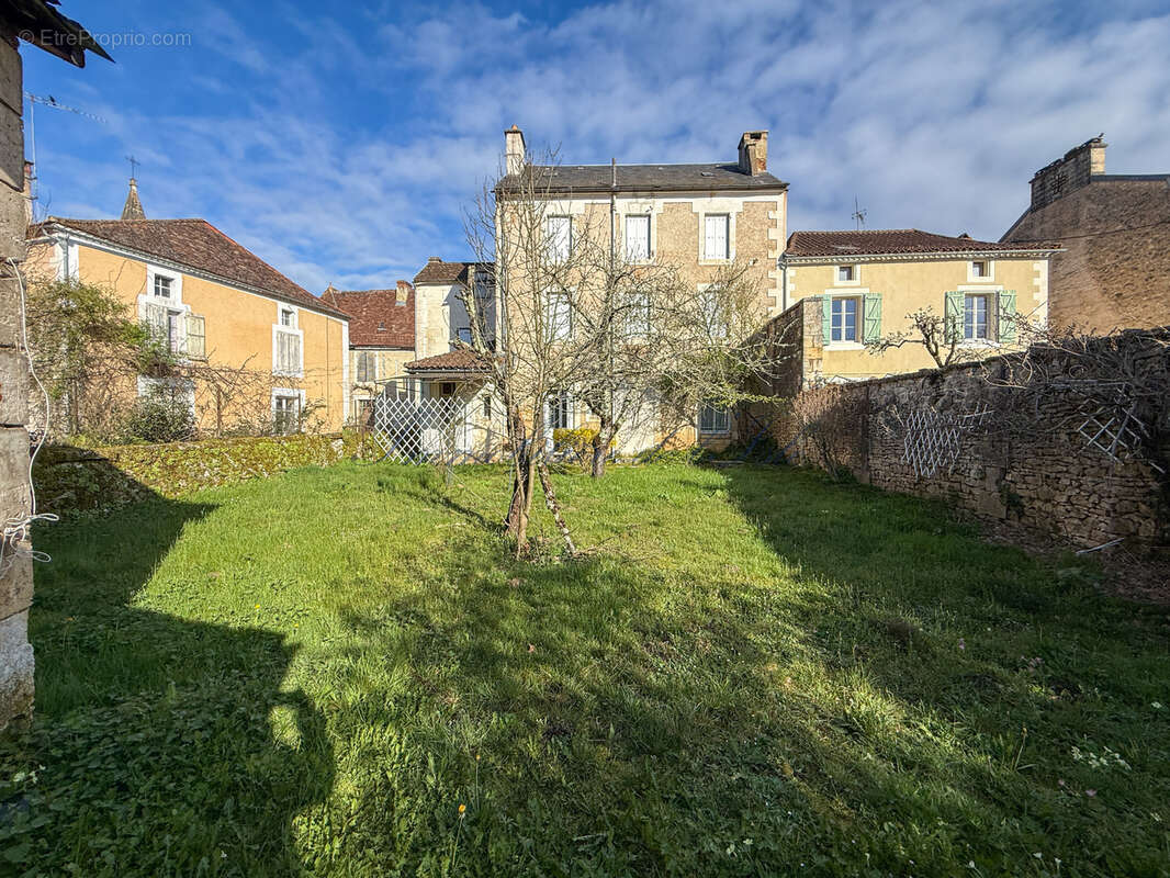 Appartement à CUBJAC