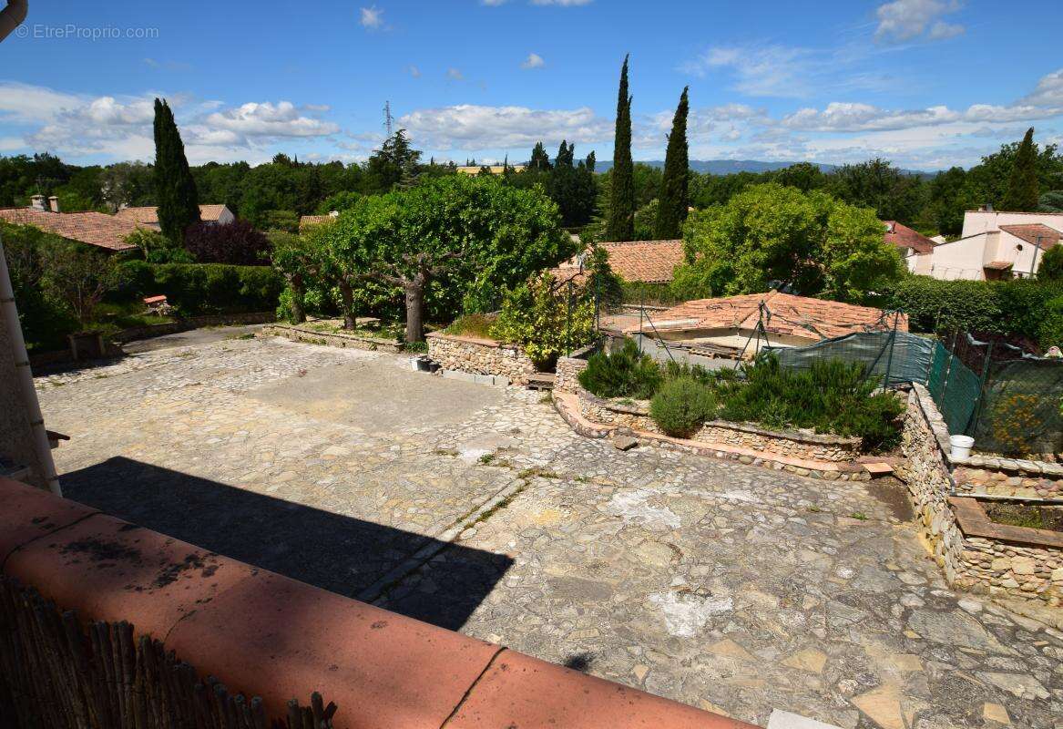 Maison à LE PUY-SAINTE-REPARADE