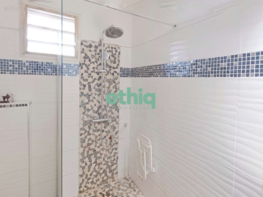 Maison à BAIE-MAHAULT