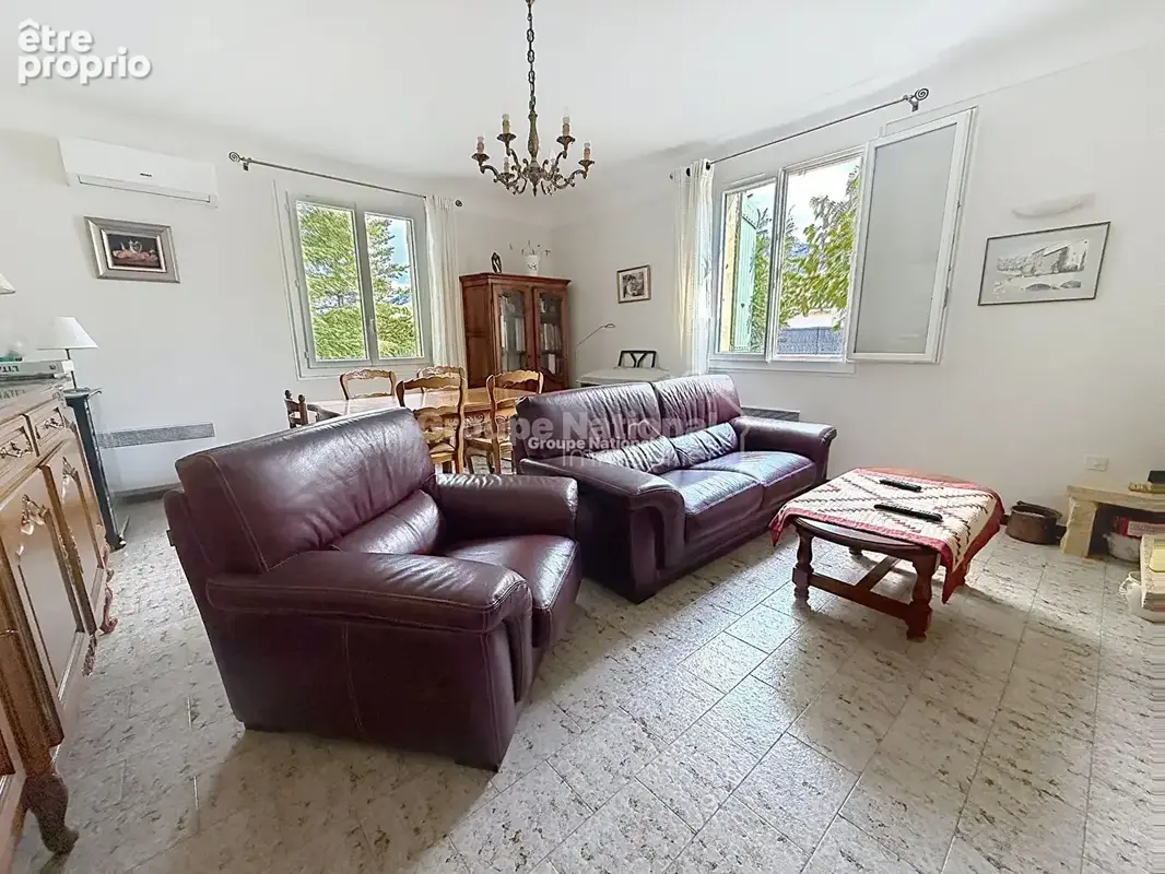 Maison familiale de plain-pied avec garage sur terrain de 802 m² - photo 3