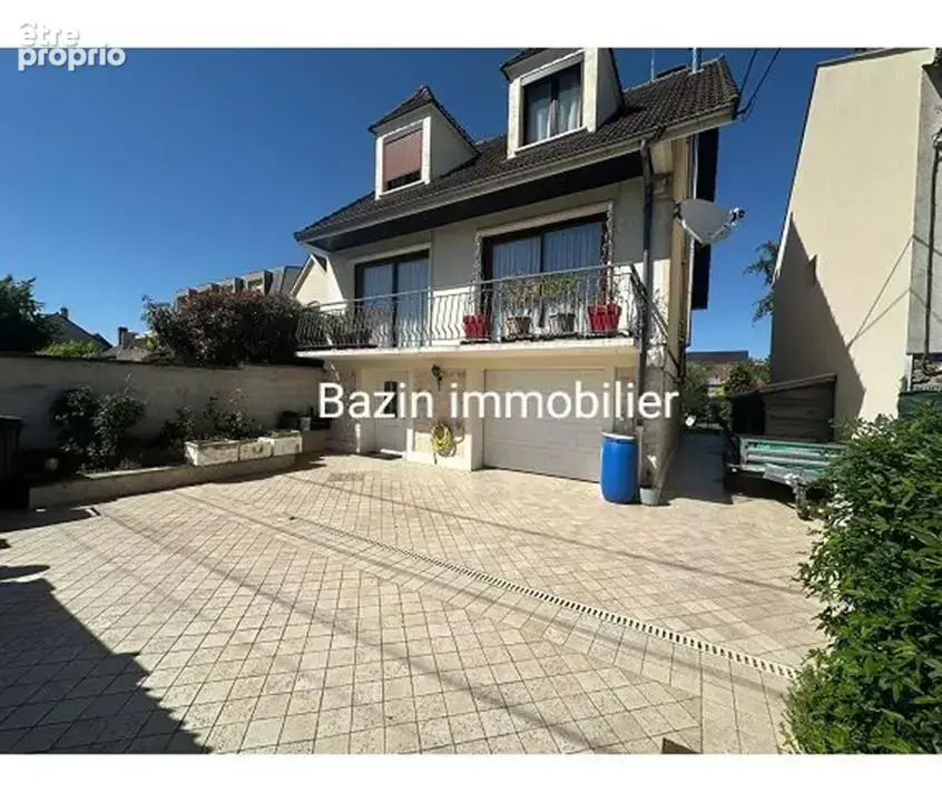 Maison 220 m² à Sainte-Genevieve-Des-Bois  - photo 1