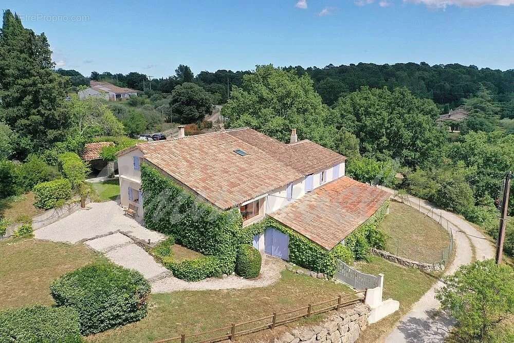 Maison à BAGNOLS-EN-FORET
