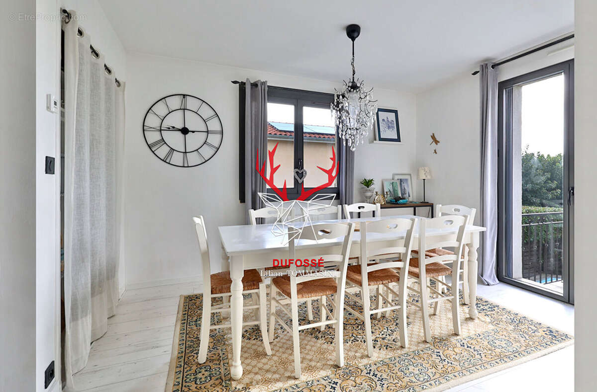 Maison à LA TOUR-DE-SALVAGNY