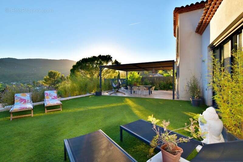 Maison à SOLLIES-TOUCAS