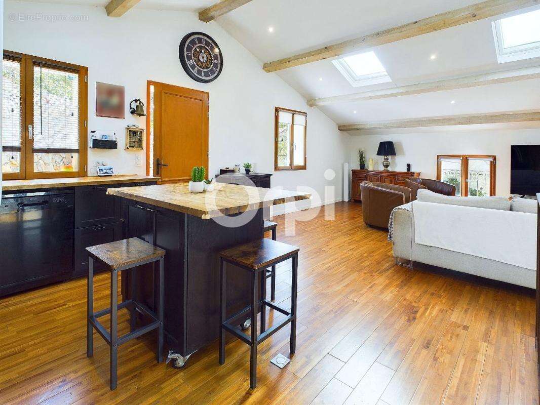 Maison rénovée - trois chambres possibles - prestations intérieures et extérieures de qualité -  belle pièce à vivre lumineuse - - photo 6