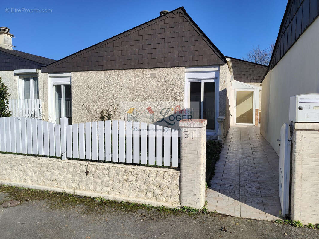 Maison à SAINTE-LUCE-SUR-LOIRE