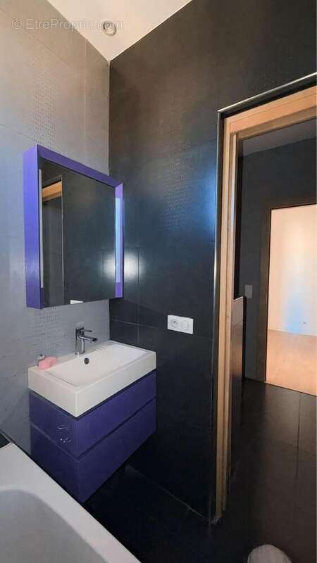   - Appartement à CANNES