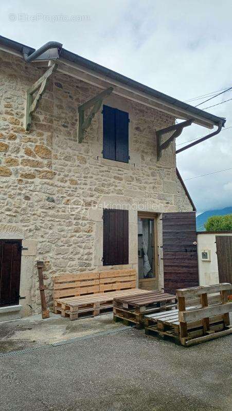 Maison à VIRIEU-LE-GRAND