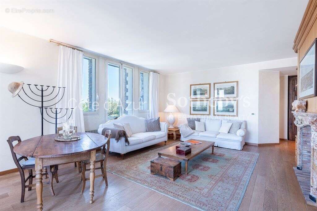 Appartement à ROQUEBRUNE-CAP-MARTIN