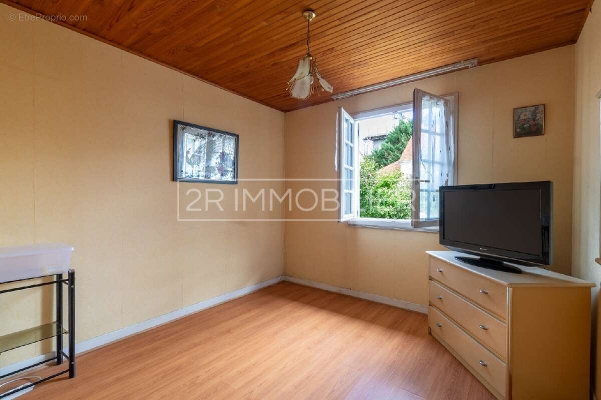 Maison à OZOIR-LA-FERRIERE