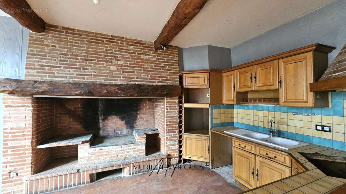 Grand terrain viabilisé de 2200 m2 avec une ferme à rénover intégralement  ou démolir.31290 Saint Germier - photo 2