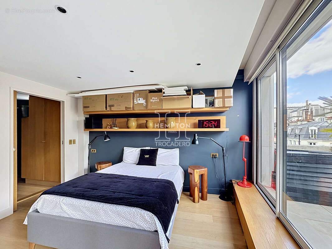 Appartement à PARIS-16E
