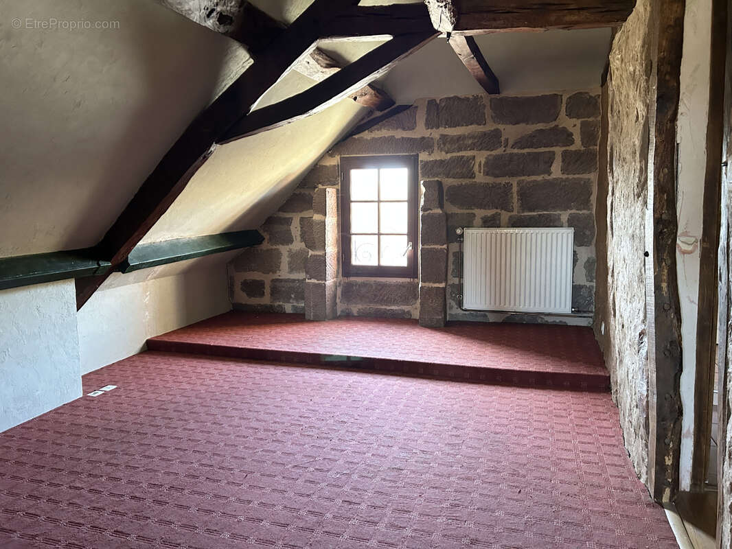 Maison à SAINT-PANTALEON-DE-LARCHE