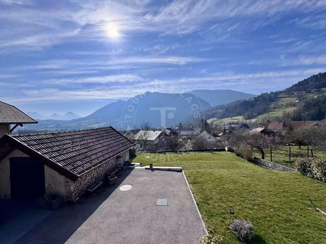 Maison à DINGY-SAINT-CLAIR