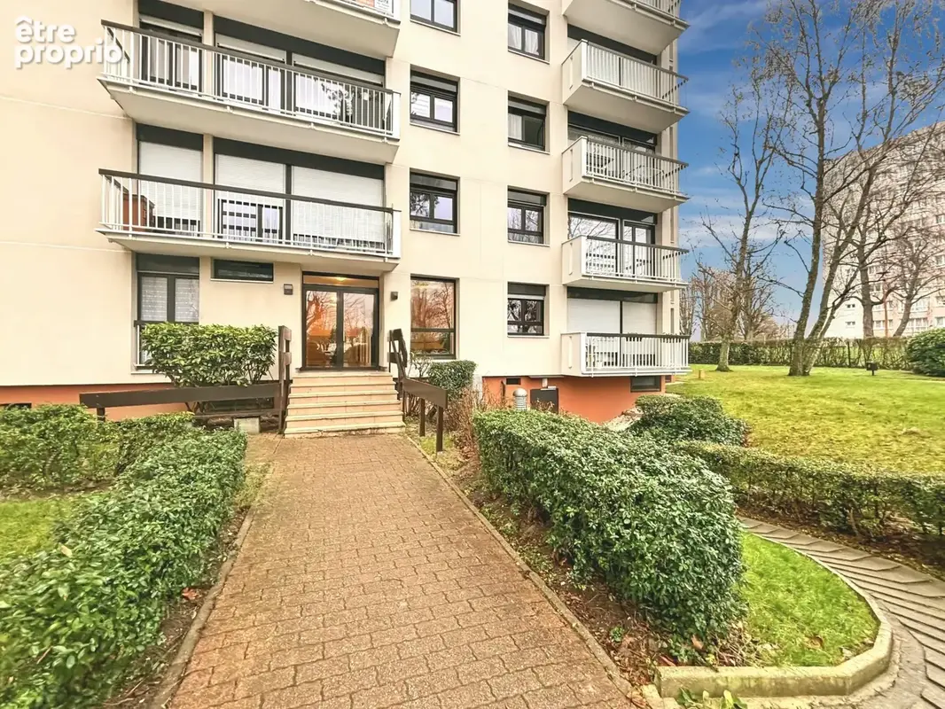 Appartement à LES CLAYES-SOUS-BOIS