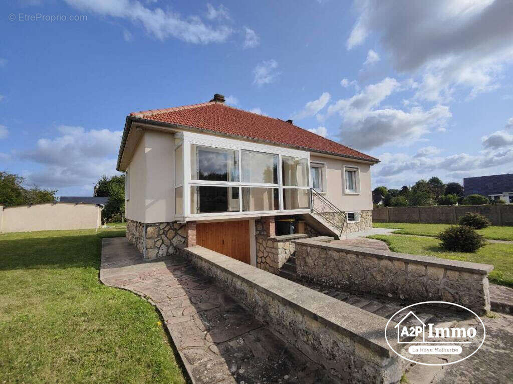 Maison à LA HAYE-MALHERBE