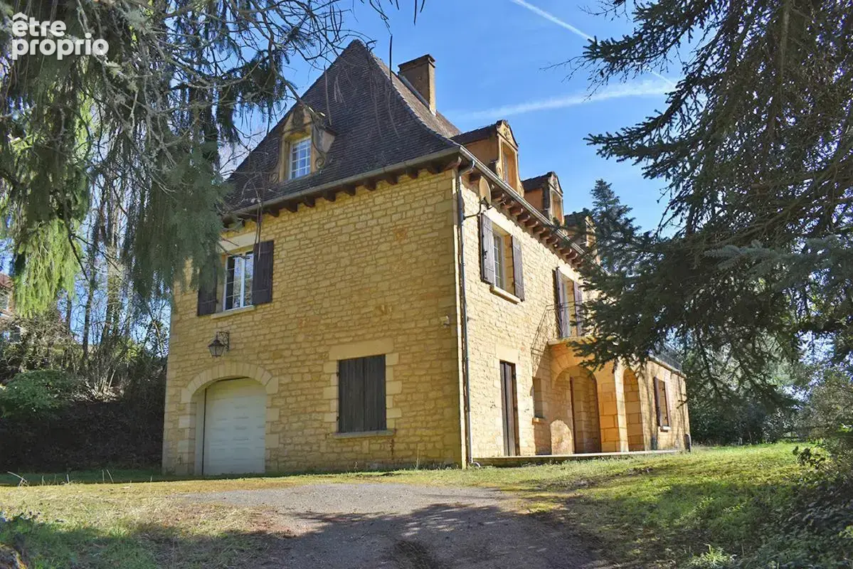 Maison de caractère à Sarlat avec appartement de 200 m2 - photo 4