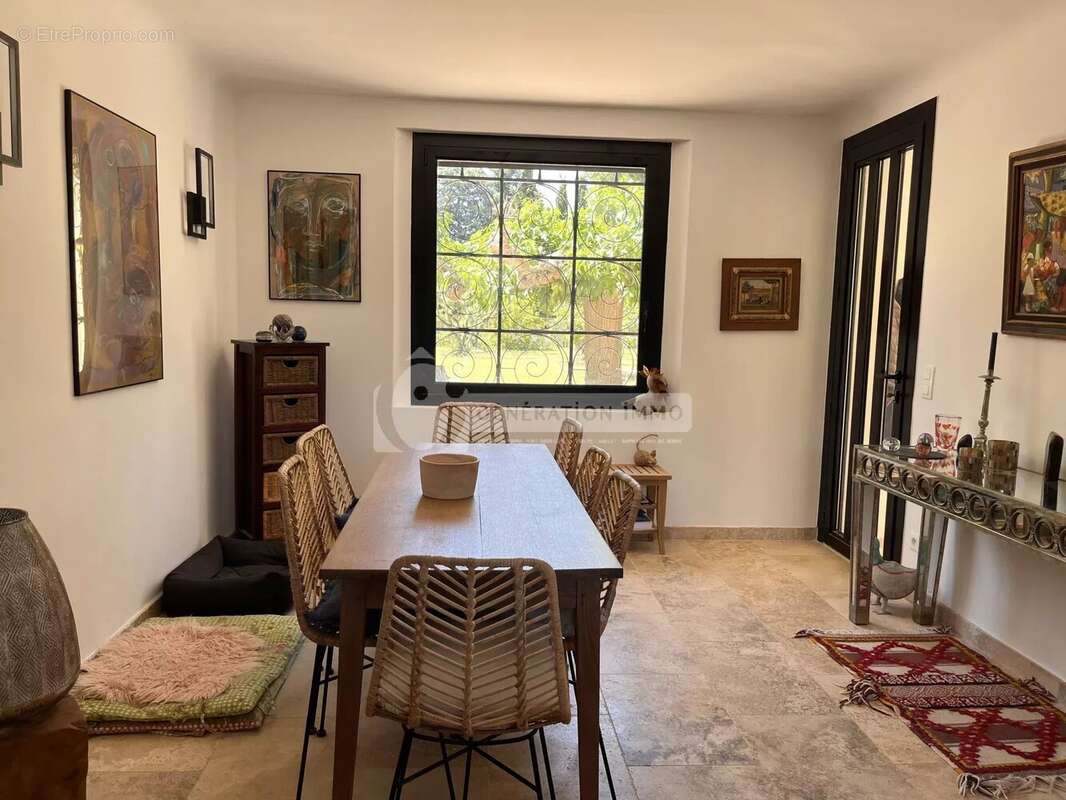 Maison à FONTVIEILLE