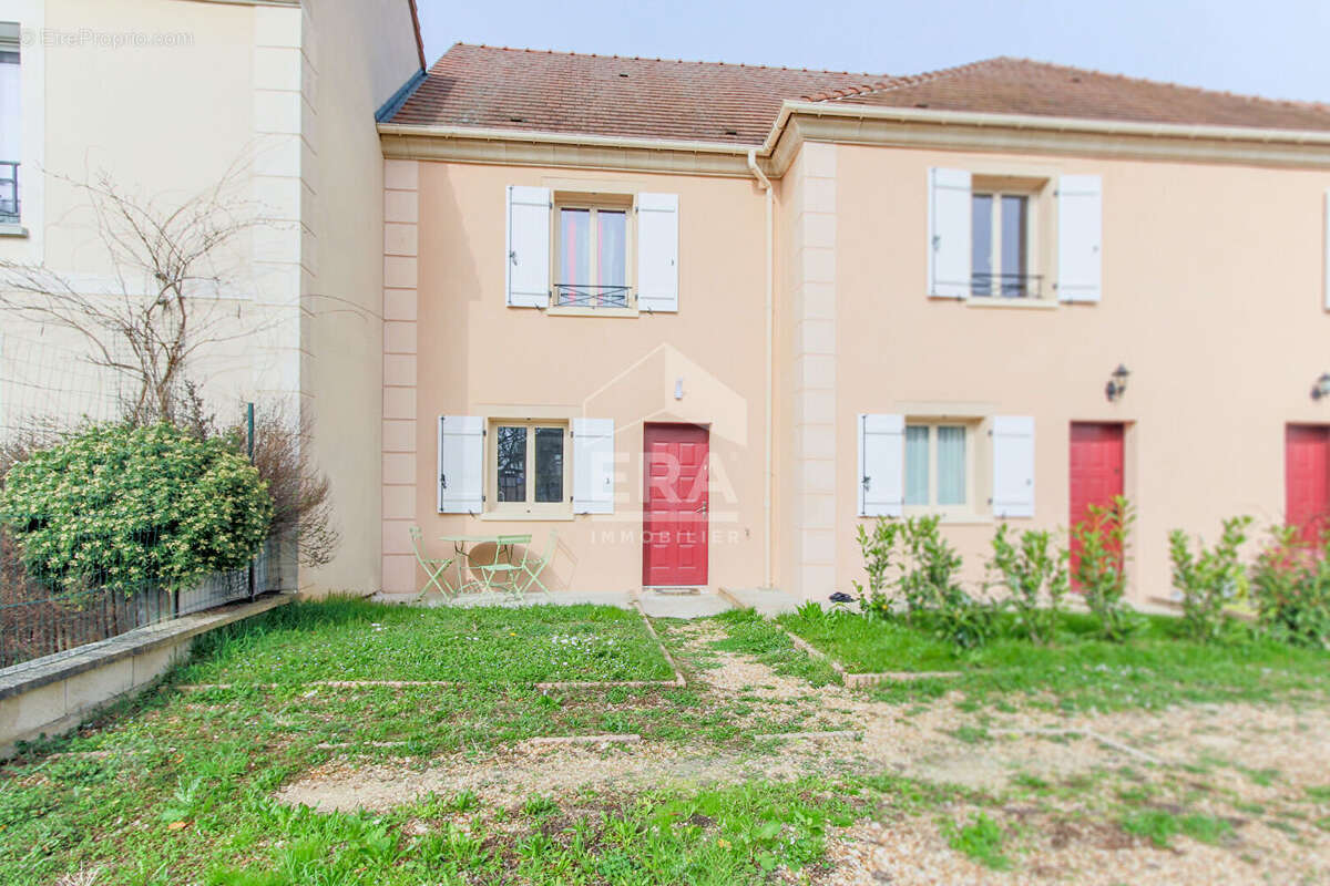 Appartement à SAULX-MARCHAIS